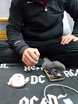 yazinyazin1 online show from 12/23/25, 10:58