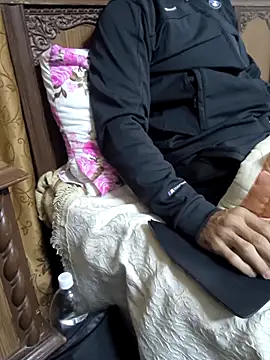 yazinyazin1 online show from 11/28/25, 03:50