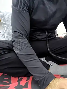 yazinyazin1 online show from 12/04/25, 07:13