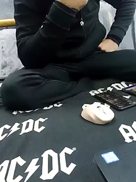 yazinyazin1 online show from 12/18/25, 05:28