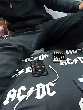 yazinyazin1 online show from 12/18/25, 05:23