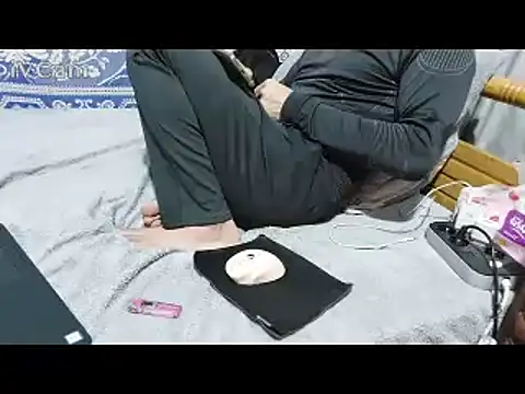 yazinyazin1 online show from 02/12/26, 06:24