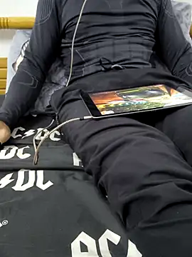 yazinyazin1 online show from 11/17/25, 06:23