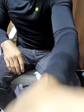 yazinyazin1 online show from 11/03/25, 08:45