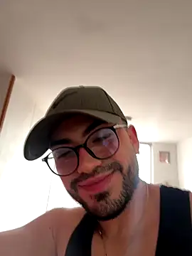 Snapshot of Alexander_Diiaz chatting on 09/28/25, 02:02 Alexander Diiaz online show from 09/28/25, 02:02
