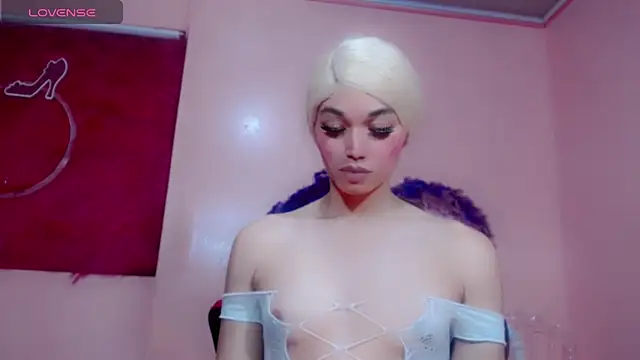 Candy Walker  online show from 11/20/25, 03:51