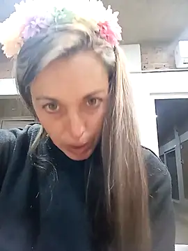 Snapshot of Heisi-Sex chatting on 09/24/25, 01:35 Heisi-Sex online show from 09/24/25, 01:35