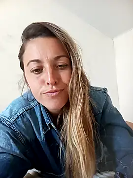 Snapshot of Heisi-Sex chatting on 09/15/25, 04:51 Heisi-Sex online show from 09/15/25, 04:51