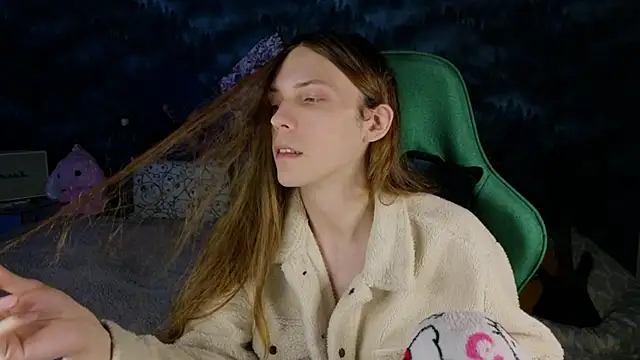 Snapshot of artass2 chatting on 09/23/25, 10:50 artass2 online show from 09/23/25, 10:50