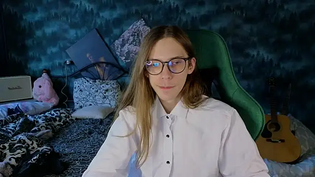 Snapshot of artass2 chatting on 09/17/25, 03:03 artass2 online show from 09/17/25, 03:03