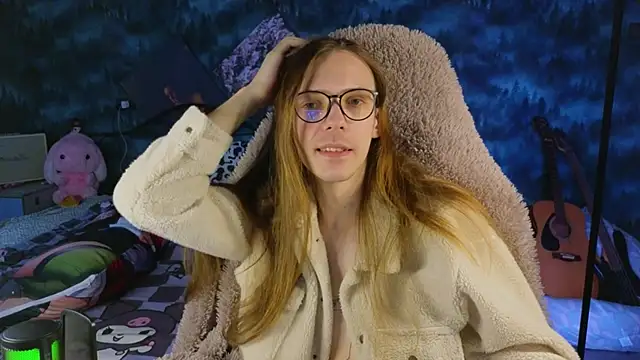 Snapshot of artass2 chatting on 10/29/25, 01:21 artass2 online show from 10/29/25, 01:21