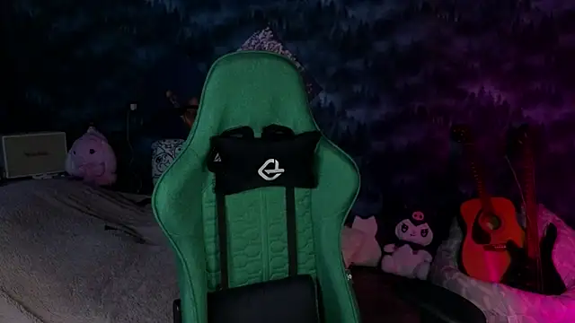 Snapshot of artass2 chatting on 09/19/25, 06:01 artass2 online show from 09/19/25, 06:01