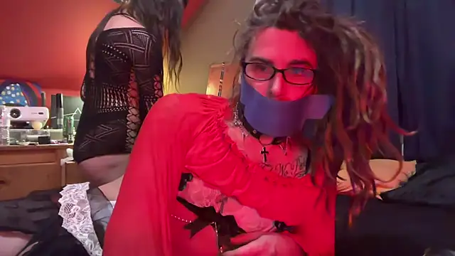 Trippie hippies1313 online show from 11/28/25, 03:39