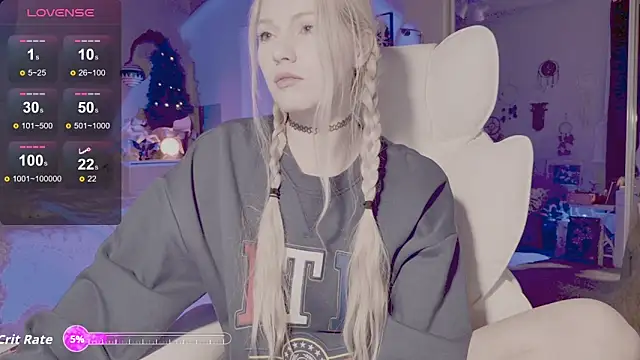 Snapshot of Talulaa chatting on 11/21/25, 09:03 Talulaa online show from 11/21/25, 09:03