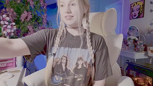 Talulaa online show from 04/11/26, 10:57