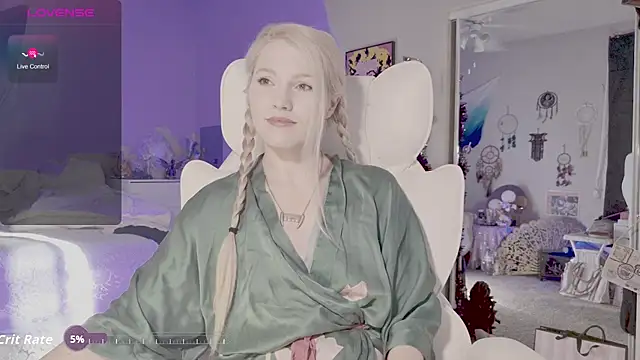Snapshot of Talulaa chatting on 10/19/25, 12:13 Talulaa online show from 10/19/25, 12:13