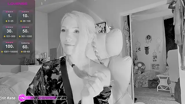 Snapshot of Talulaa chatting on 09/14/25, 12:33 Talulaa online show from 09/14/25, 12:33