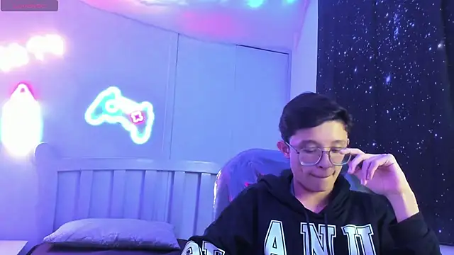 SantiagoRusso18 online show from 10/02/25, 01:09