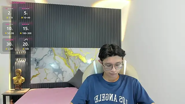 SantiagoRusso18 online show from 11/06/25, 12:09