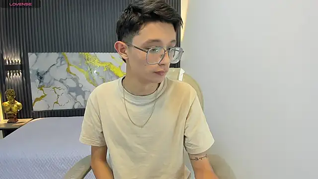 SantiagoRusso18 online show from 09/14/25, 01:11