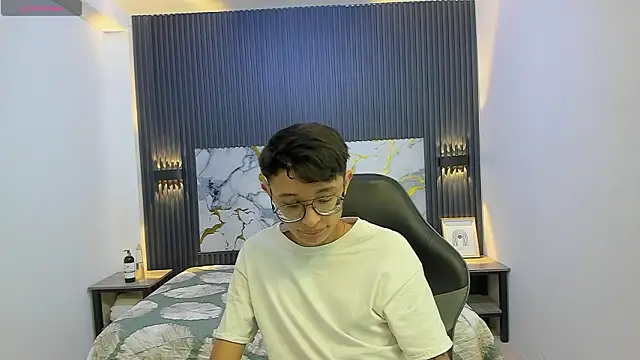 SantiagoRusso18 online show from 02/11/26, 07:25