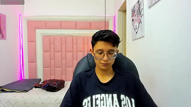 SantiagoRusso18 online show from 02/26/26, 02:06