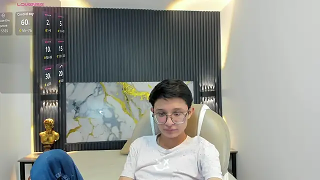 SantiagoRusso18 online show from 10/17/25, 12:07