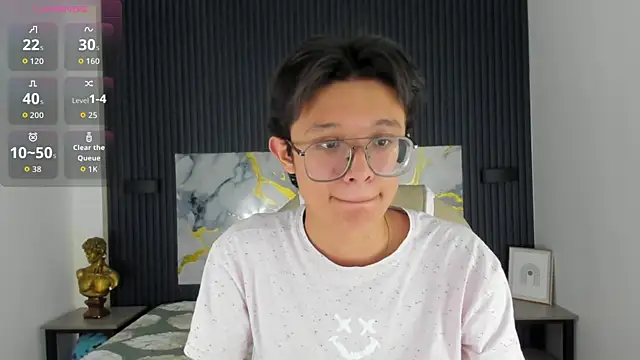 SantiagoRusso18 online show from 11/22/25, 04:00