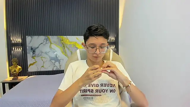 SantiagoRusso18 online show from 09/20/25, 01:05