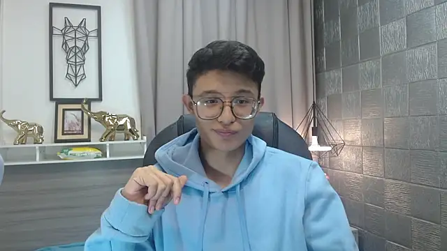 SantiagoRusso18 online show from 04/18/26, 11:56