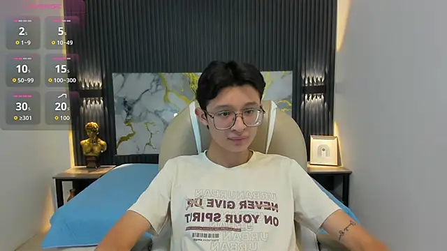 SantiagoRusso18 online show from 10/24/25, 12:04