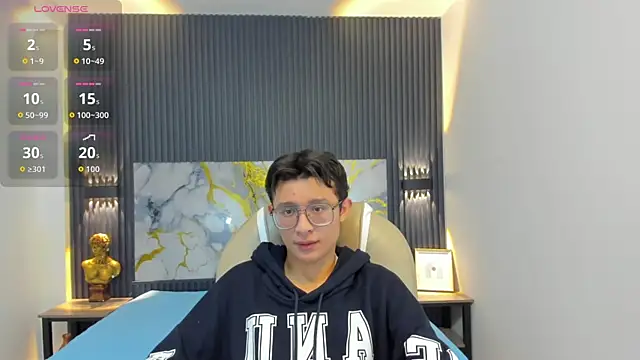 SantiagoRusso18 online show from 10/25/25, 12:04