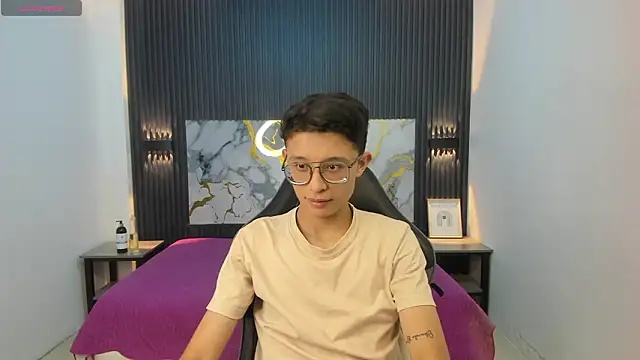 SantiagoRusso18 online show from 02/14/26, 07:36