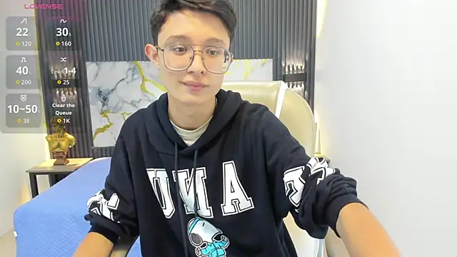 SantiagoRusso18 online show from 09/29/25, 12:33