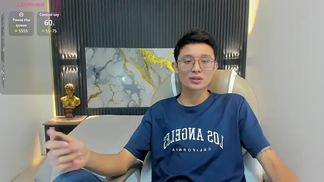 SantiagoRusso18 online show from 10/08/25, 12:39