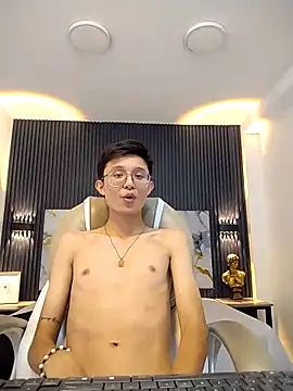 SantiagoRusso18 online show from 10/07/25, 03:24