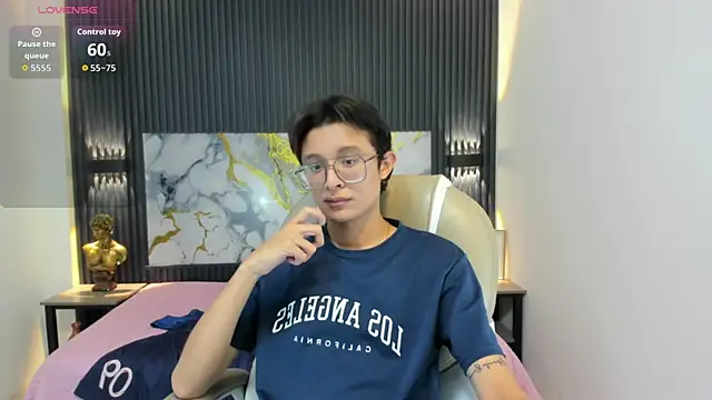 SantiagoRusso18 online show from 11/13/25, 03:32