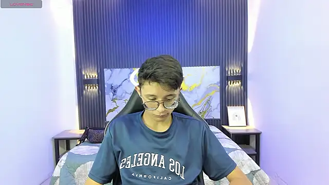 SantiagoRusso18 online show from 02/17/26, 07:33