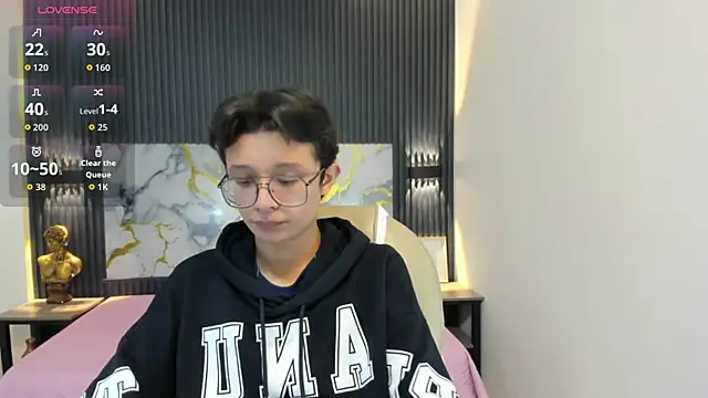 SantiagoRusso18 online show from 11/09/25, 12:42