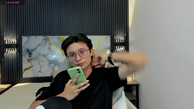 SantiagoRusso18 online show from 11/26/25, 02:33