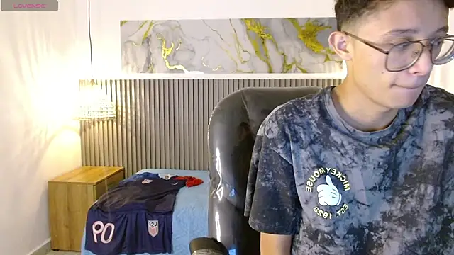 SantiagoRusso18 online show from 02/04/26, 12:33