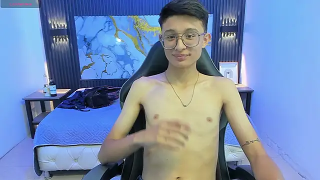 SantiagoRusso18 online show from 02/07/26, 07:11