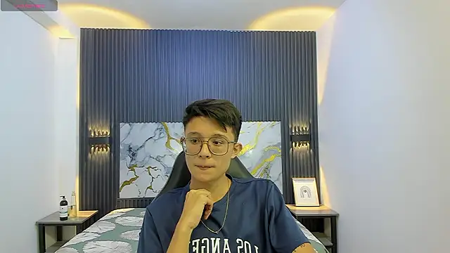 SantiagoRusso18 online show from 02/12/26, 08:19