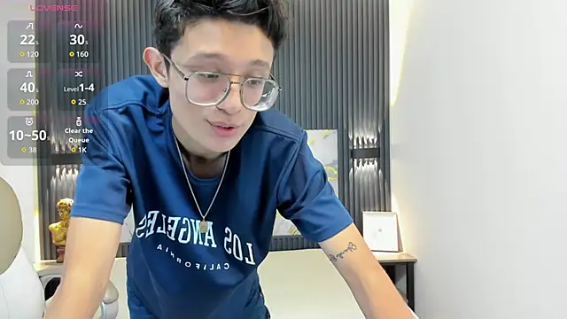 SantiagoRusso18 online show from 10/12/25, 01:12