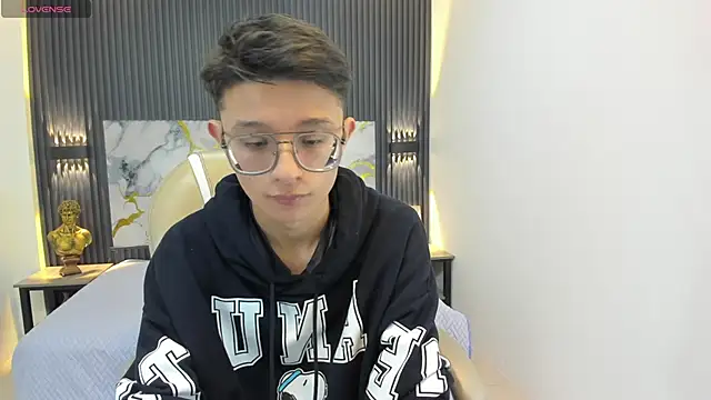 SantiagoRusso18 online show from 09/10/25, 12:37