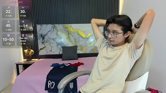 SantiagoRusso18 online show from 11/14/25, 12:09