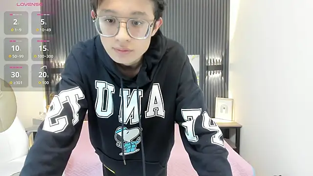 SantiagoRusso18 online show from 11/16/25, 01:54