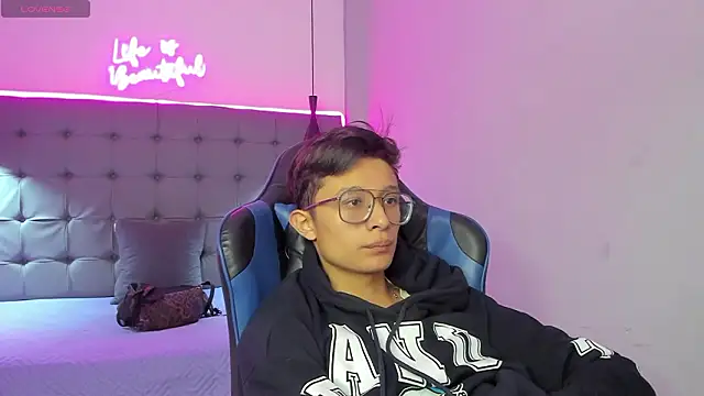 SantiagoRusso18 online show from 02/24/26, 01:01