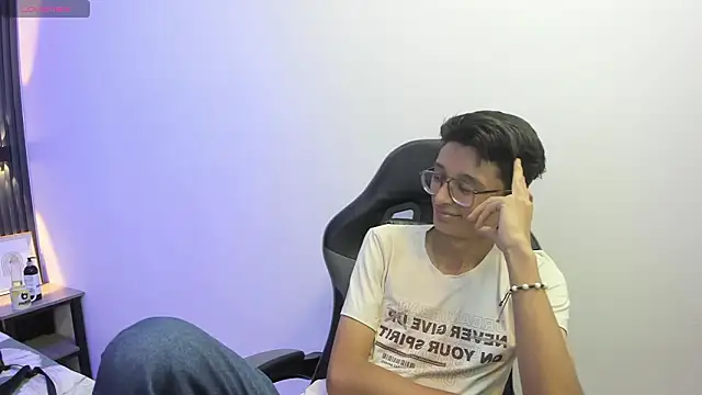 SantiagoRusso18 online show from 02/22/26, 08:10