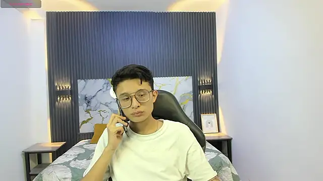 SantiagoRusso18 online show from 02/21/26, 08:11